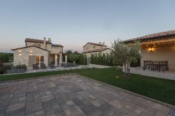 Modern Family Villa with Pool in Tar