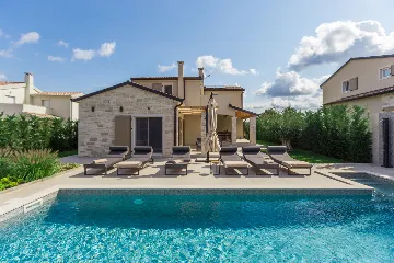 Modern Family Villa with Pool in Tar