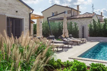 Modern Family Villa with Pool in Tar