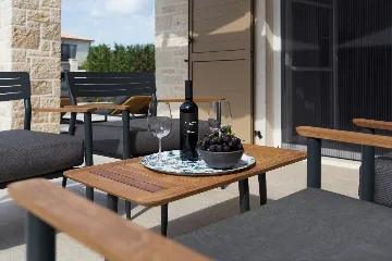 Modern Family Villa with Pool in Tar