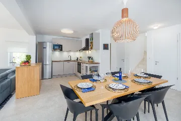 Modern Family Villa with Pool in Tar