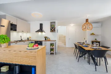 Modern Family Villa with Pool in Tar