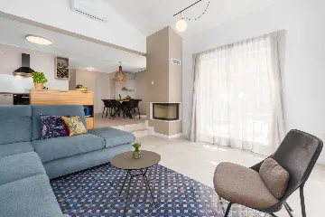 Modern Family Villa with Pool in Tar