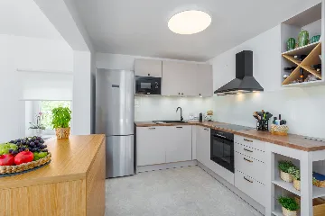 Modern Family Villa with Pool in Tar