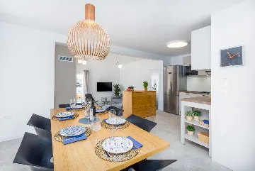 Modern Family Villa with Pool in Tar