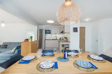 Modern Family Villa with Pool in Tar