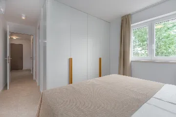 Modern Family Villa with Pool in Tar