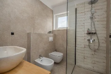 Modern Family Villa with Pool in Tar