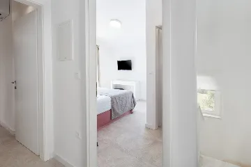 Modern Family Villa with Pool in Tar