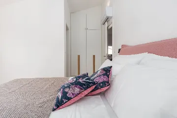 Modern Family Villa with Pool in Tar