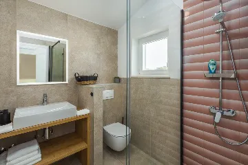 Modern Family Villa with Pool in Tar