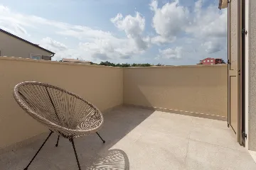 Modern Family Villa with Pool in Tar