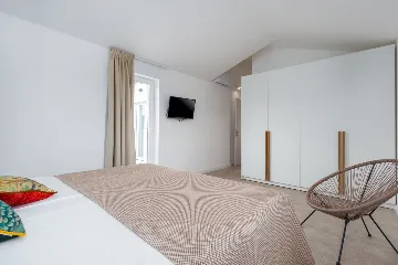 Modern Family Villa with Pool in Tar