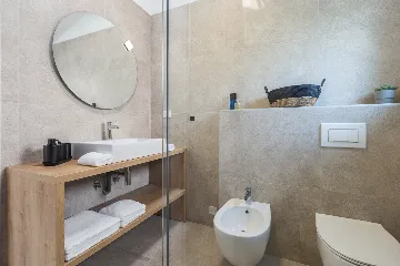 Modern Family Villa with Pool in Tar