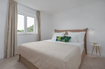 Modern Family Villa with Pool in Tar