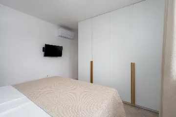 Modern Family Villa with Pool in Tar