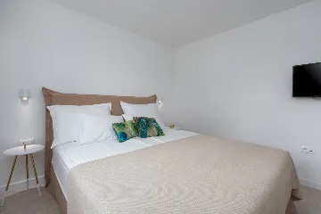 Modern Family Villa with Pool in Tar