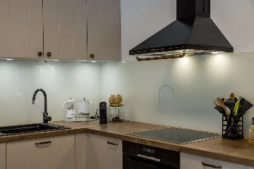 Modern Family Villa with Pool in Tar