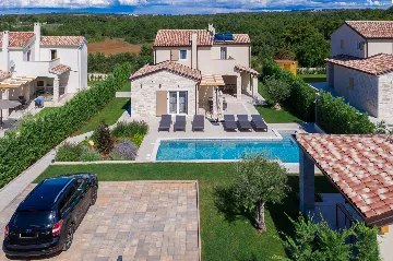 Modern Family Villa with Pool in Tar