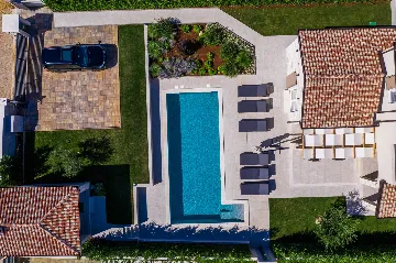 Modern Family Villa with Pool in Tar