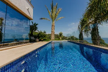 Modern 3-Bedroom Villa with Pool in Okrug Gornji