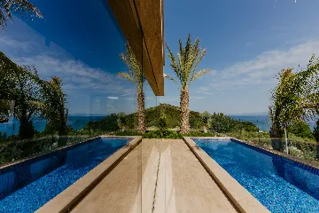 Modern 3-Bedroom Villa with Pool in Okrug Gornji