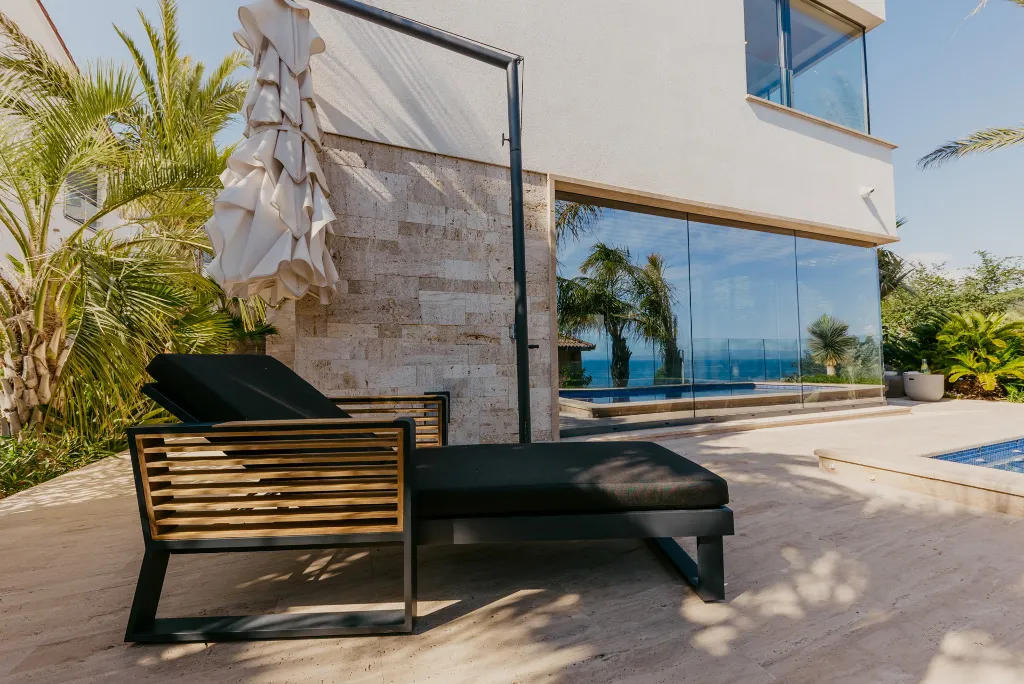 Modern 3-Bedroom Villa with Pool in Okrug Gornji