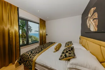 Modern 3-Bedroom Villa with Pool in Okrug Gornji