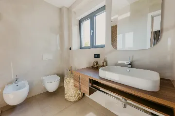 Modern 3-Bedroom Villa with Pool in Okrug Gornji