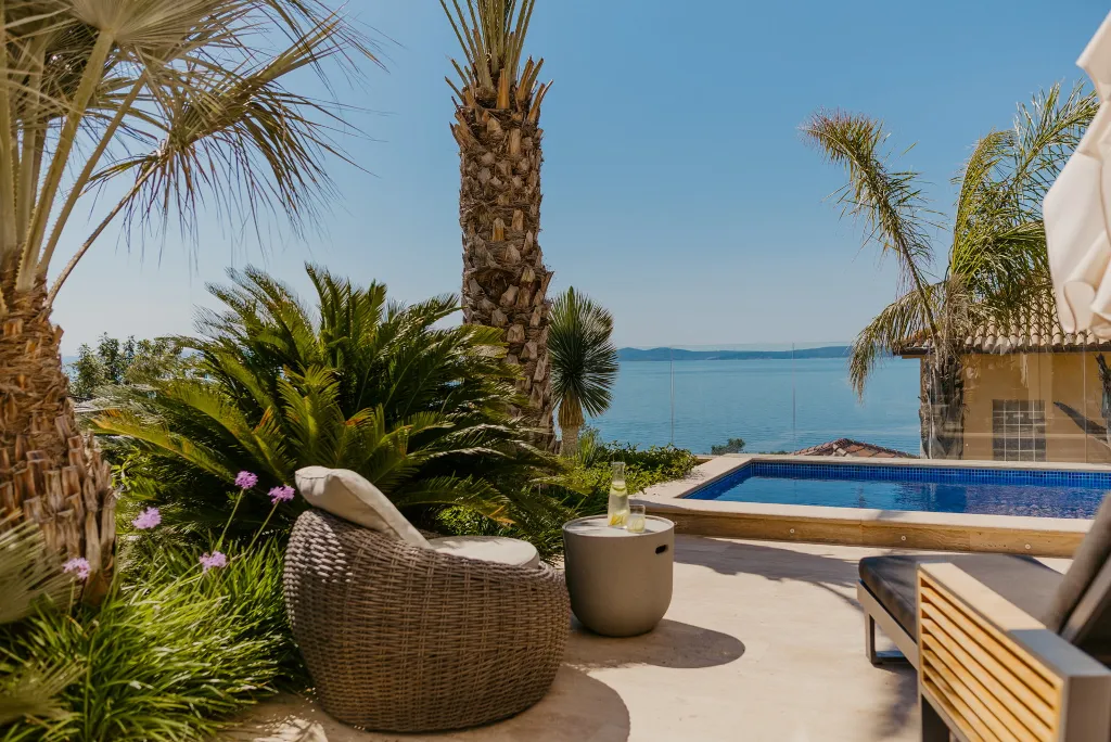 Modern 3-Bedroom Villa with Pool in Okrug Gornji