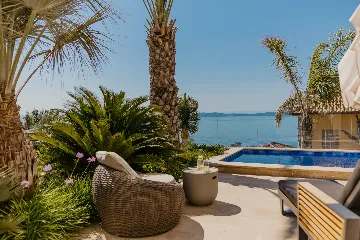 Modern 3-Bedroom Villa with Pool in Okrug Gornji