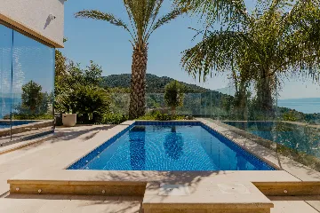 Modern 3-Bedroom Villa with Pool in Okrug Gornji