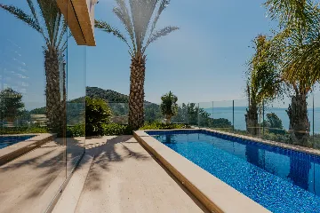 Modern 3-Bedroom Villa with Pool in Okrug Gornji