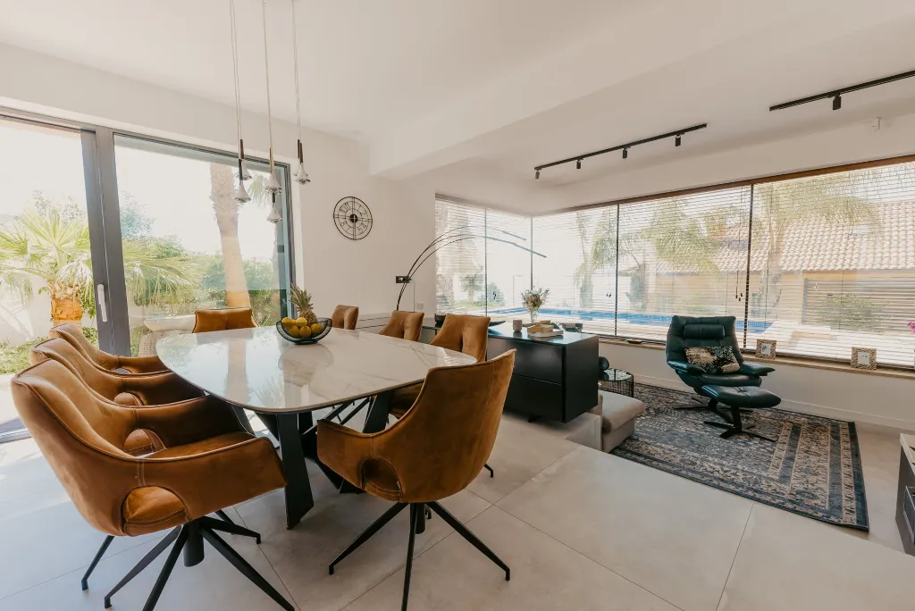Modern 3-Bedroom Villa with Pool in Okrug Gornji