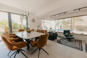 Modern 3-Bedroom Villa with Pool in Okrug Gornji