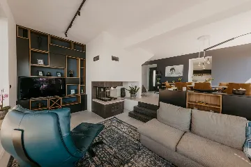 Modern 3-Bedroom Villa with Pool in Okrug Gornji