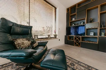 Modern 3-Bedroom Villa with Pool in Okrug Gornji