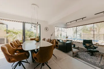 Modern 3-Bedroom Villa with Pool in Okrug Gornji