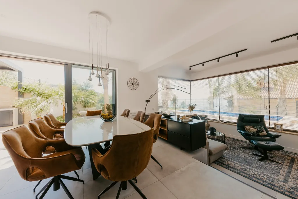 Modern 3-Bedroom Villa with Pool in Okrug Gornji
