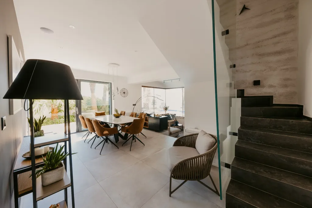 Modern 3-Bedroom Villa with Pool in Okrug Gornji