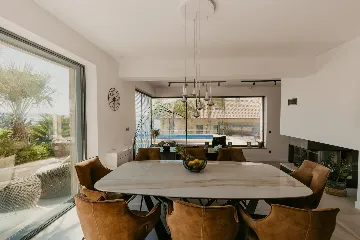 Modern 3-Bedroom Villa with Pool in Okrug Gornji