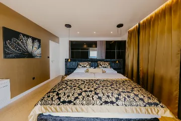 Modern 3-Bedroom Villa with Pool in Okrug Gornji