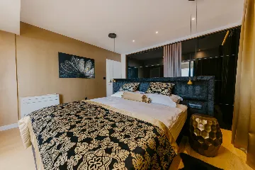 Modern 3-Bedroom Villa with Pool in Okrug Gornji