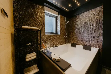 Modern 3-Bedroom Villa with Pool in Okrug Gornji