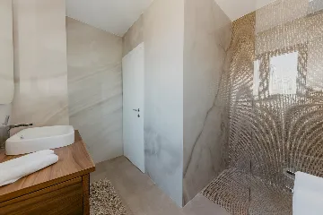 Modern 3-Bedroom Villa with Pool in Okrug Gornji