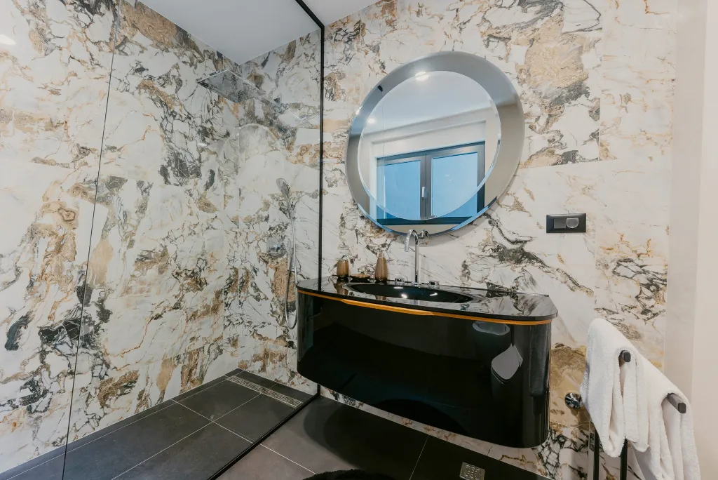 Modern 3-Bedroom Villa with Pool in Okrug Gornji