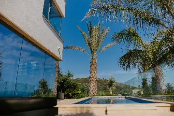 Modern 3-Bedroom Villa with Pool in Okrug Gornji