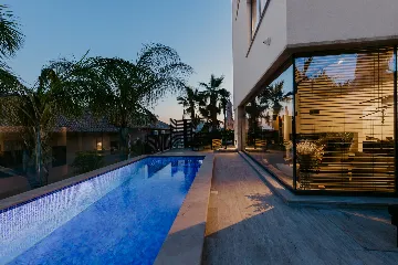 Modern 3-Bedroom Villa with Pool in Okrug Gornji