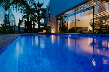 Modern 3-Bedroom Villa with Pool in Okrug Gornji