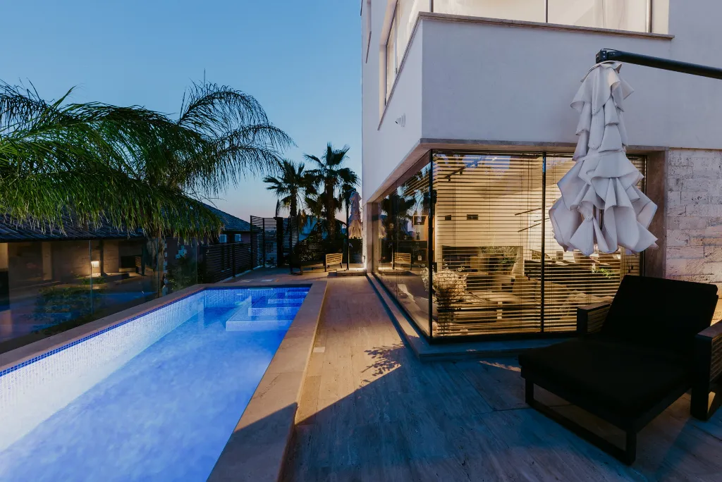 Modern 3-Bedroom Villa with Pool in Okrug Gornji